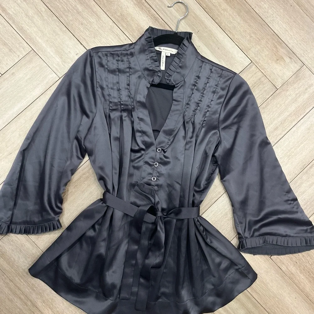 BCBGeneration Black Ruffled Top - Picture 1 of 4